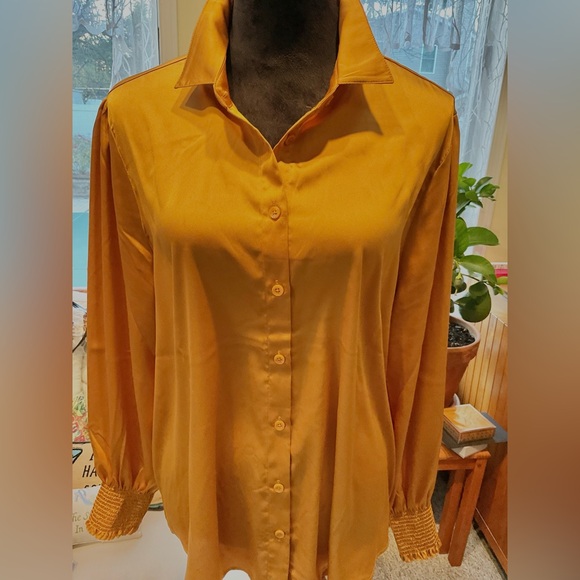 NWT Chico’s Button Down Gold Blouse - Picture 1 of 6